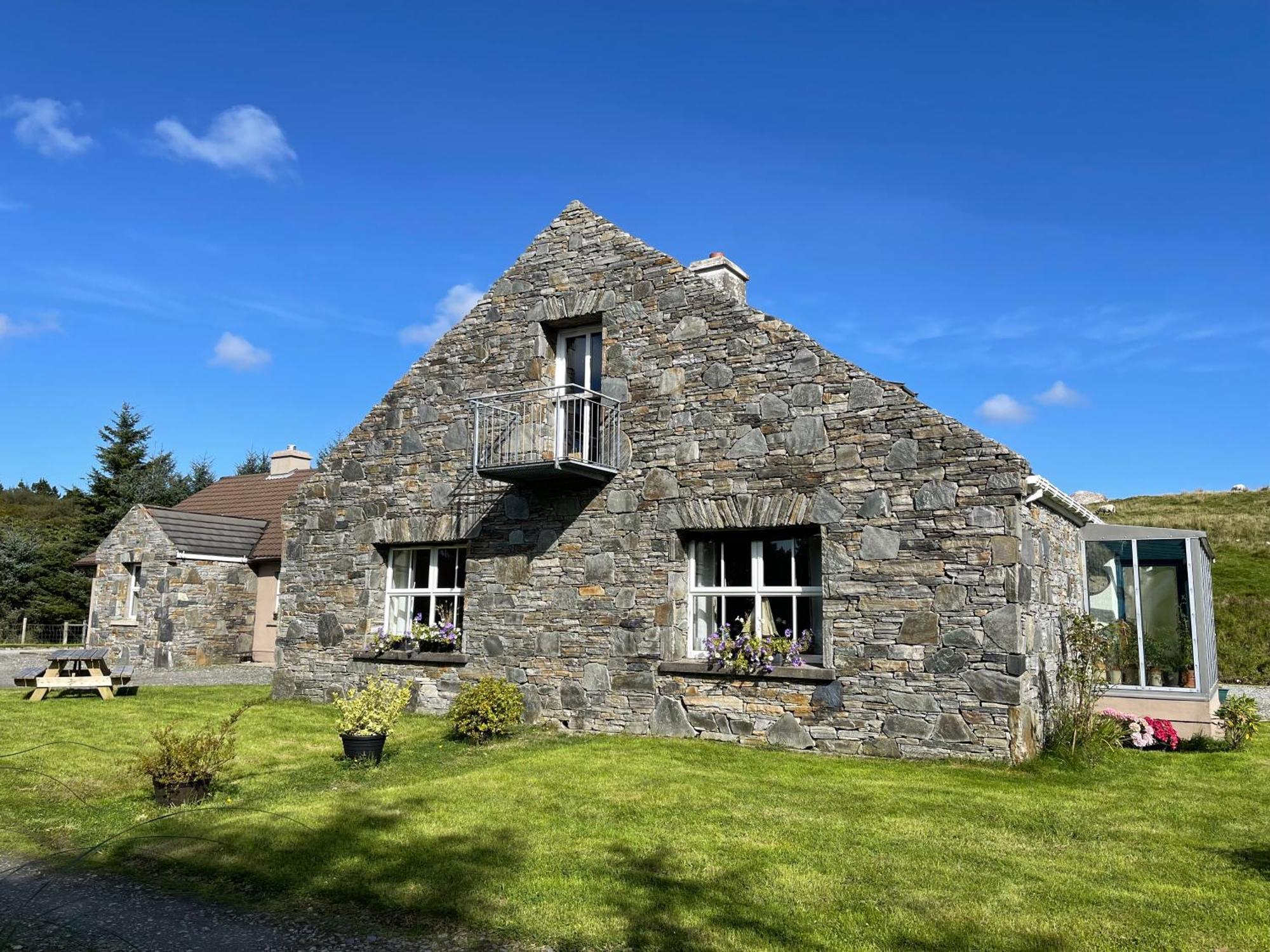 Shanakeever Farm - 3 Bedroom Apartment Clifden Bagian luar foto